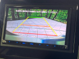 【バックカメラ】駐車時に後方がリアルタイム映像で確認できます。大型商業施設や立体駐車場での駐車時や、夜間のバック時に大活躍!運転スキルに関わらず、今や必須となった装備のひとつです!