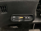 ハンドルの左下にETCがついています。高速道路の料金所の通過も楽々です!。 カードの取り出しもしやすい場所についています。