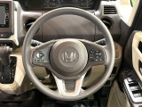 インテリアに合わせたデザインのステアリングは、運転される方のことも考え、運転しやすい形状、大きさです。是非一度、実際に触ってお確かめください。