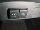 アクセサリーソケットや、携帯の充電などに便利な充電用USBポート(USB Type-C)を装備!車内にあると便利なアイテムのひとつですね