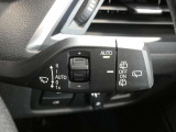 BMW SOSコール:エアバックが展開するような事故が発生した時に、車両に搭載されている通信端末から自動的にBMW SOSコールセンターにSOSコールが発信されます。