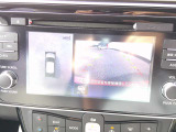 アラウンドビューモニター。上空から見下ろしているかのような映像を映し出して、駐車をスムースにアシストします。