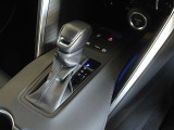 電動パーキングブレーキ・ブレーキホールドを装備してます。ホールド機能は信号待ちが多い一般道で疲労軽減になり、大好評です!