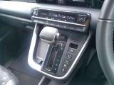 こまめな温度管理のできるオートエアコンがついたお車です