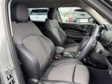 座り心地も言うこと無し。運転席に座った時のファーストインプレッションは「高級感」、遊び心もありながら、高級感も溢れるミニ。