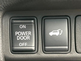 【パワーバックドア】スマートキーや運転席のボタンを押すだけでリアゲートが自動で開閉します!荷物を持っている時や、高い位置にあるバックドアを閉める際に便利な機能です♪