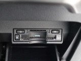 路上に設置されたインフラ設備との双方向通信を行うETC2.0ユニットを搭載!高速道路の進行先の渋滞情報や、停止車両などを画面表示や音声で提供します。