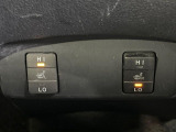 【シートヒーター&ベンチレーション】夏場は涼しい風でお尻や背中の熱やムレを防ぎ、冬はエアコンよりも早く温まってポカポカに!季節を問わず快適に過ごせます。
