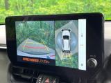 【パノラミックビューモニター】専用のカメラにより、上から見下ろしたような視点で360度クルマの周囲を確認することができます☆死角部分も確認しやすく、狭い場所での切り返しや駐車もスムーズに行えます。
