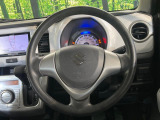 インテリアに合わせたデザインのステアリングは、運転される方のことも考え、運転しやすい形状、大きさです。是非一度、実際に触ってお確かめください。