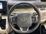 インテリアに合わせたデザインのステアリングは、運転される方のことも考え、運転しやすい形状、大きさです。是非一度、実際に触ってお確かめください。