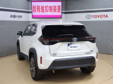 ハッチバックなので、バックドアは上に開きます♪大きな荷物の出し入れがしやすくなります。便利ですよ♪