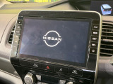 【メーカー純正10インチナビ】インテリアに溶け込むスタイリッシュな「専用設計」メーカーナビを装備♪視認性や操作性など基本性能にも優れ、より上質なカーライフをお楽しみいただけます。