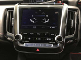 左右独立温度コントロールフルオートエアコンです。運転席、助手席それぞれで独立して温度設定ができます。冷え性の方が乗っても安心ですね♪