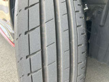 タイヤは全数同じような残溝の状態です。