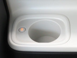 ホッとカップホルダーが運転席・助手席にあります。ホットドリンクをちょうど良い温度でキープしてくれる保温機能付で嬉しいです。