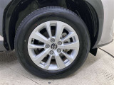 純正のアルミホイール装着。タイヤサイズは205/65R16