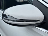 納車前整備は、メルセデスベンツ国際認定メカニックによる最新の検査ライン等の施設が充実した当社工場で入念に行います。メルセデス・ベンツの定める厳しい基準をクリアしたお車のみをご案内させて頂きます。