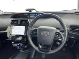 運転席まわりです。 各操作スイッチは使いやすい位置に配置されてます。