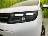 【LEDヘッドライト】悪天候や夜間走行時も良好な視界を確保し安心して運転できる高輝度LEDヘッドライトを装備!点灯速度が早く、消費電力も抑えられています。