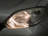明るいライトが夜道を明るく照らしてくれます。 運転する上で、道路状況をいかに早く認識できるか重要なポイントです。 白色光が暗い道も明るく照らしてくれますよ。