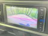 【バックカメラ】駐車時に後方がリアルタイム映像で確認できます。大型商業施設や立体駐車場での駐車時や、夜間のバック時に大活躍!運転スキルに関わらず、今や必須となった装備のひとつです!