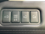 【両側パワースライドドア】スマートキーや運転席のスイッチで後席両側スライドドアの開閉が可能♪電動だから力を入れてドアを開ける必要が無く、小さなお子様でも簡単に開け閉めでき快適です♪