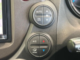 【オートエアコン】一度お好みの温度に設定すれば、車内の温度を検知し風量や温度を自動で調整。暑い&hellip;寒い&hellip;と何度もスイッチ操作をする必要はありません。快適な車内空間には必須の機能ですね♪