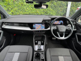 Audiのインテリアはエクステリア同様、優れたデザイン性とクオリティ、そして機能性を兼ね備えております。
