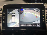 前後左右4つのカメラで、上から見たような映像をお届け、駐車時も安心、アラウンドビューモニター付(肉眼では確認し辛い左前の映像に切り替えることも可能です)。