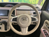 インテリアに合わせたデザインのステアリングは、運転される方のことも考え、運転しやすい形状、大きさです。是非一度、実際に触ってお確かめください。