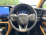 【純正革巻きステアリング】上質な革を使用することで、手にしっかり馴染みとても運転しやすいハンドルです♪