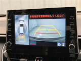 車庫入れなど後進運転時に死角をモニターで確認ができて安全です♪ ステアリング操作の参考になるガイド線も表示しますので車庫入れがニガテな方も安心ですネ!