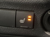 ●フロントシートヒーティング:運転席・助手席共に三段階で調節が可能なシートヒーターを装備しております。季節を問わず快適にご使用いただけます。