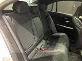 メルセデス・ベンツの定める厳しい基準をクリアしたお車のみをご案内させて頂きます。納車前整備はメーカー規定に基づき当店3Fの指定工場で入念に行なわれます。熟練のメカニックがお客様のお車を整備致します。