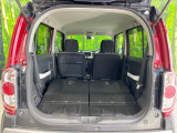 普段のお買い物や通勤、送迎等に十分な荷室スペースを確保しております。セカンドシートを倒すと、大きな荷物の積載も可能です♪