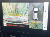 【パノラミックビューモニター】専用のカメラにより、上から見下ろしたような視点で360度クルマの周囲を確認することができます☆死角部分も確認しやすく、狭い場所での切り返しや駐車もスムーズに行えます。