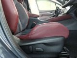 パワーシート搭載。微妙な調整が手軽にでき、ピッタリなポジションで運転することが可能です。