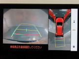 パノラミックビューモニター付きです。車両を上から見たような映像をモニター画面に表示。運転席からの目視では見にくい、車両周辺の状況をリアルタイムでしっかり確認できます。