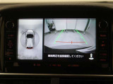 パノラミックビューモニター付きです。車両を上から見たような映像をディスプレイオーディオ画面に表示。運転席からの目視だけでは見にくい、車両周辺の状況をリアルタイムでしっかり確認できます。