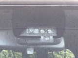 【トヨタセーフティセンス】走行中に前方の車両等を認識し、衝突しそうな時は警報とブレーキで衝突回避と被害軽減をアシスト。より安全にドライブをお楽しみいただけます。