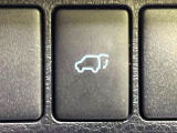 【パワーバックドア】スマートキーや運転席のボタンを押すだけでリアゲートが自動で開閉します!荷物を持っている時や、高い位置にあるバックドアを閉める際に便利な機能です♪
