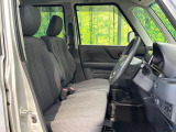 運転席シート廻りは使用感も少なく、良好な状態となっています。丁寧に使われていたことがよくわかりますね。