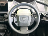 インテリアに合わせたデザインのステアリングは、運転される方のことも考え、運転しやすい形状、大きさです。是非一度、実際に触ってお確かめください。
