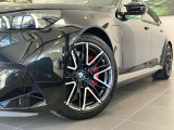 BMW純正アロイホイールはモデルやパッケージに合わせてデザインされています。洗練されたデザインで、足元の個性を引き立てます。