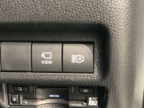 オートマチックハイビームとは、先行車や対向車のライトを認識し、ハイビームとロービームを自動で切り替える機能です。夜道の視界を確保します。詳細は販売店スタッフまでおたずねください。