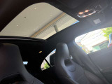 メルセデス・ベンツの定める厳しい基準をクリアしたお車のみをご案内させて頂きます。納車前整備はメーカー規定に基づき100項目以上にも及ぶ点検を熟練のメカニックによって行いご納車させて頂きます。