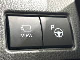 【リモート機能つきアドバンストパーク】専用スマートフォンアプリの使用で、車外から遠隔駐車・出庫が可能な先進機能。広い場所で乗り降りしたい時に便利です♪