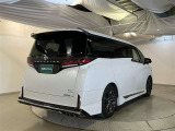 リヤ、後ろから見るとまた車の印象が変わってきますね☆☆