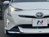 【LEDヘッドライト】悪天候や夜間走行時も良好な視界を確保し安心して運転できる高輝度LEDヘッドライトを装備!点灯速度が早く、消費電力も抑えられています。